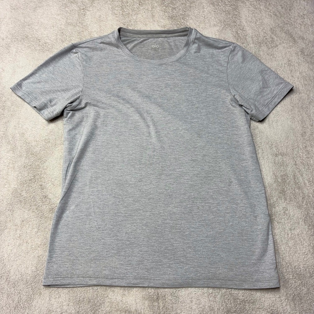 Alo Yoga Short Sleeve Performance T-Shirt Gray Back Logo Mens M